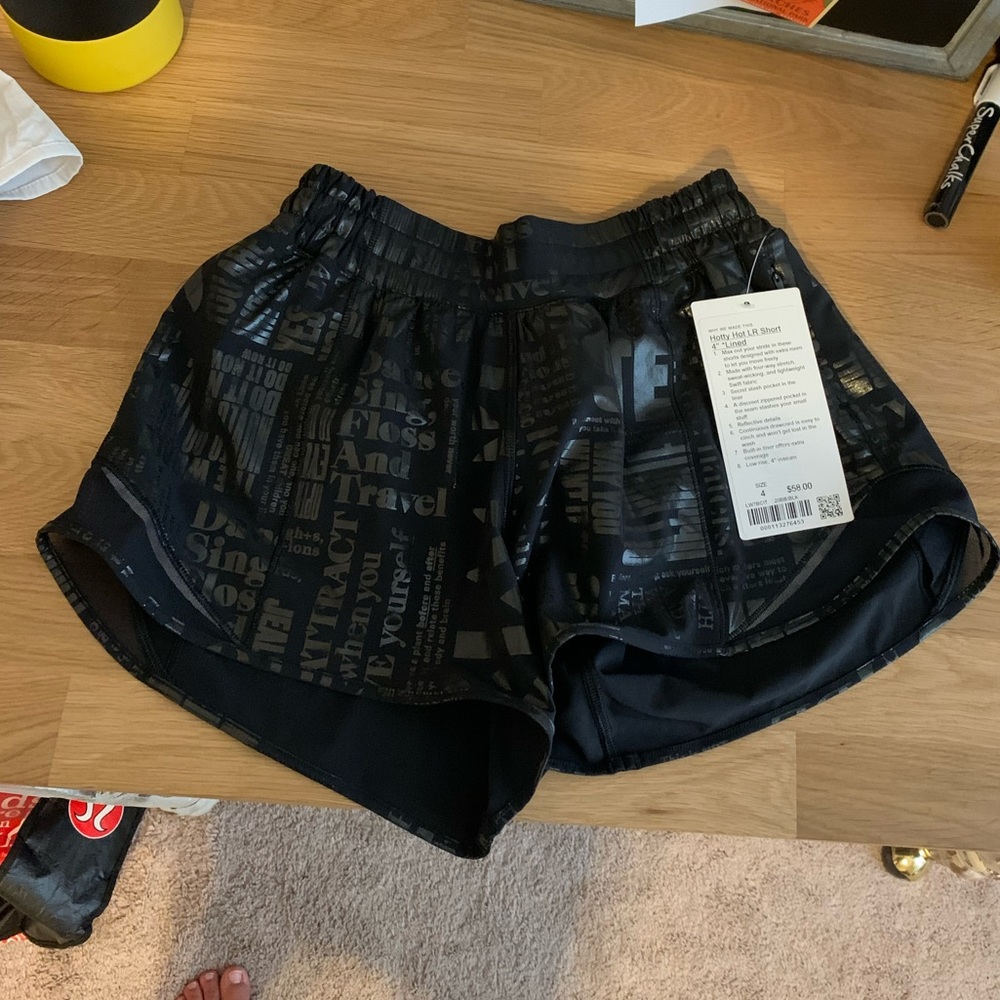 Lululemon Hotty Hot Short